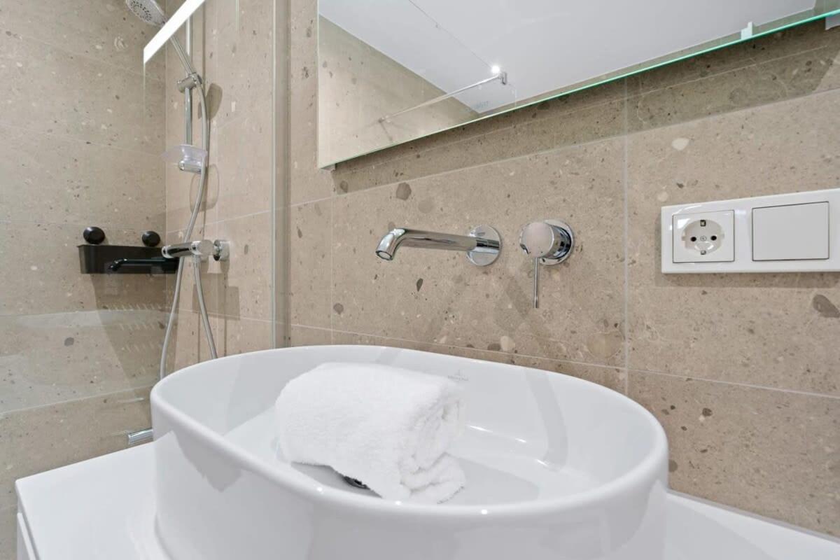 Апартаменты Luxurious 2Br Apt With Balcony In Люксембург Экстерьер фото